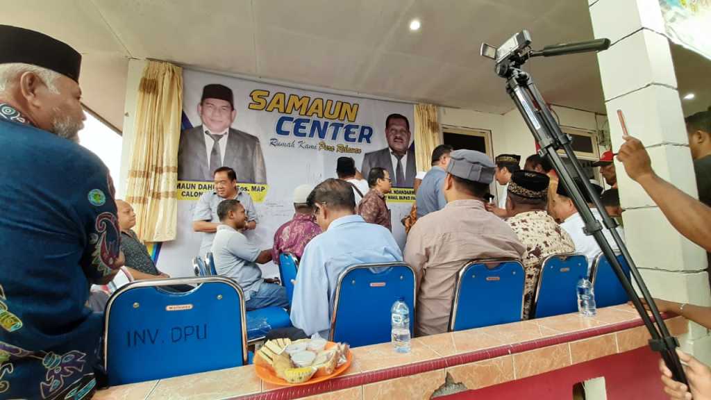 Pembukaan tirai penutup papan nama Samaun Centre